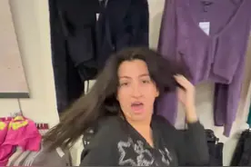 网友在商场偶遇布兰妮购物 非常有亲和力！还和网友互动 #布兰妮 #小甜甜 #britneyspears #偶遇 #霉霉视频封面