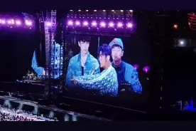 周杰伦演唱会福州站Day1泪洒现场 第一次看到杰伦哭到这个样子😭