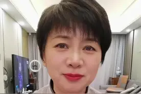 砸窗男子被批评教育，铁路部门回应没达到破窗应急预案紧急程度#安全锤破窗器