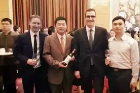 朋友圈发这个就行： 法国之光葡萄酒自2008年引进中国