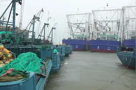 山东边检总站石岛边检站积极应对暴雨大风天气护航口岸通关顺畅。