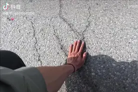 “县太爷判了，戚家十三口是因为吃了过量砒霜的粥而死。”视频封面