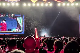 许嵩 第一次看演唱会，店员妹妹说