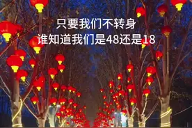 慌什么，才40岁而已，涂上口红化个淡妆，可装嫩可疯癫，也可优雅从容，中年是年龄，少女是心态，努力把自己活成自信满满的中年少女! #背影 #穿搭 #中年少女 #致所有女人#爱自己视频封面