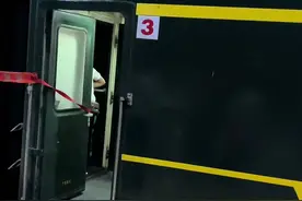 坐高铁上车都不用检票了，为什么绿皮火车还要多此一举 #绿皮火车 #铁路视频封面