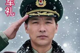 军礼是军队中使用的严肃礼节，以下是关于军礼的主要介绍：   定义与意义   军礼是军人以特定姿势和动作表达对国家、军队、上级及战友的尊重，是军队礼仪重要组成部分，体现军队纪律性、荣誉感和使命感，展示军人精神风貌与军队形象。   动作规范   - 中国人民解放军军礼：右手迅速抬起，五指并拢、自然伸直，中指微接帽檐右角前约2厘米处，戴无檐帽或不戴军帽时微接太阳穴，与眉同高，手心向下，微向外张，手腕不得弯曲，右大臂略平，与两肩略成一线，同时注视受礼者。   - 其他国家军礼：美军等多数西方国家军队军礼与中国类似，但在细节上有差异，如有的手心稍向外翻等。   适用场合   - 日常场合：军人在遇见上级、进入长官办公室等时需行军礼，如士兵在营区内见到军官要行军礼表示尊重。   - 仪式场合：在阅兵、授衔、授勋、宣誓、迎送军旗等重大仪式中，军礼是重要环节，如阅兵时，受阅部队向检阅首长行军礼，展示军队威严和对国家、人民的忠诚。   - 特殊场合：在葬礼、纪念活动等场合，军人通过军礼表达对逝者的敬意和缅怀，如在烈士纪念日活动中，军人向烈士纪念碑行军礼。   历史沿革   - 军礼历史悠久，古代军队就有类似行礼方式，如古罗马军队以右手举至额头表示对长官敬意。随着时代发展，各国军队不断规范和完善军礼，使其成为具有特定含义和动作规范的军事礼仪。中国人民解放军军礼在发展过程中，借鉴了国际通行做法，结合自身特点不断改进和规范，形成了现在的标准军礼。