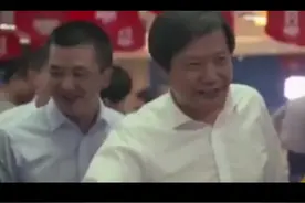 雷军大赞卢伟冰：卢伟冰加入小米四年，赢得了集团上下的认可和尊敬#雷军 #卢伟冰 #小米 #励志视频封面