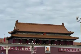 终于有机会配上这首音乐了，感受天安门的庄严与肃穆，生在红旗下