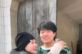 零零后的想法跟我们多少有点区别，但是他好像感到危机了哈哈是吧@王哲 孩子个定心丸