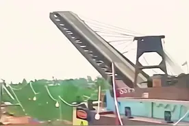 团洲垸被困船只终于脱困了！#团洲垸#抗洪救灾