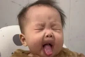 吃个香蕉竟然吃出了表情包？ #人类幼崽成长记 #村花陈不叮视频封面