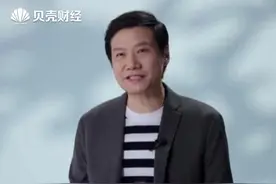 #雷军回应造车同时重启造芯 ：“同时供家里两个孩子上大学”，压力巨大。#雷军感慨当时哪来这么大勇气 #雷军年度演讲