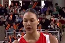 坎贝奇身披18号球衣来了！#坎贝奇 #wcba助威团 #wcba #篮球 #中国女篮视频封面