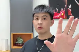 王楚钦官宣与奔驰合作，顶峰相见，继续陪伴与鼓励！#王楚钦