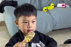 儿子的一句话让我破防了，小小年纪的你就这么懂事，这一刻所有的付出和努力都是值得的。#爸爸带娃 #人类幼崽成长记 #家有萌娃视频封面