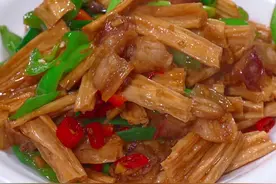 很多人在家炒腐竹不是碎了就是咬不动，以后就和我这样做个家庭小炒，软嫩入味又下饭#家常菜 #腐竹视频封面