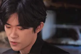 眼里是遮不住的疲惫感#易烊千玺视频封面