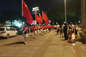 台州市民广场，多年没来过，今晚一看发现竟然被暴走团占领了视频封面