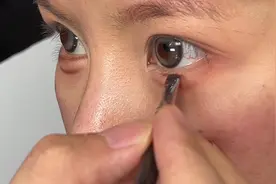 超级简单的下至化法，任何风格的眼妆都适用，赶紧学！#原相机视频封面