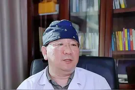 有狐臭很尴尬怎么办？会不会传染？#腋下异味 #狐臭 #科普一下 #医者仁心视频封面