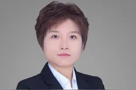 博主无视军事重地警告标识拍照，引导网友翻围栏#法律 #律师 #军事禁区请勿靠近 #国家安全#国家秘密视频封面