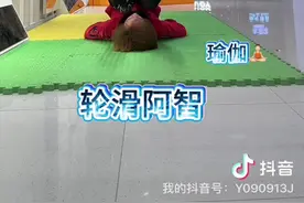 轮滑教学，初级班到高级班必须会的动作，新手小白轮滑教学。#全抖音最火的轮滑 #适合初学者 #因为热爱所以坚持 #一学就会系列 #轮滑阿智 @DOU+小助手