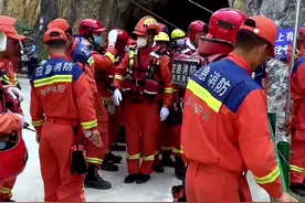 已经过去这么多天了，救援队没有放弃，这水库最后的希望 ，遇难者和车辆是不是都在里面呢？ 致敬在一线的救援者，他们才是最可爱的人。 #陕西柞水高速路桥梁垮塌事件视频封面