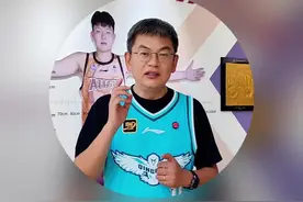 一个完整的杨瀚森正在比卢普斯面前呈现 杨瀚森对灰熊上半场，8分2板2助4失误，正负值+4，一切都是对应于上一场比赛的变化，他有了篮下接球的个人进攻，有挡拆短下顺劈扣，都在赛前我的预判当中。