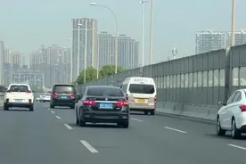 周末出差，与一位老同学见面，车上的一段对话，五味杂陈。 #老师#教育#亲子#亲子互动#父母必看系列视频封面