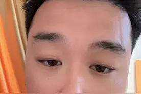 白金版多了一丢强化成分这不假 ，所以贵一些没毛病，但是因为观念问题，盲目追捧，导致缺货断货，从而出现高溢价，我觉得没必要。 #so爸澳洲视频封面