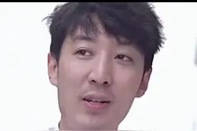 最先被AI淘汰的可能是白领和创意工作者#人工智能 #科技 #ai #观点分享 #讨论视频封面