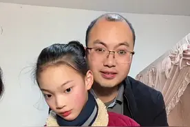 女儿都长这么高了，如果她是健康的，她爸爸得有多幸福啊！所以你一定要加油，你的爸爸真的很爱你🙏🙏🙏#特殊孩子 #粑粑的小棉袄 #关爱残疾儿童传播正能量视频封面