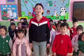 🌈重温经典红歌，课间好时光🏵️#我的小可爱们♥♥ #萌娃#幼儿园的快乐时光 #经典红歌百听不厌视频封面