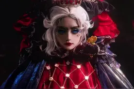 直到那条裙子，逐渐变成红色… #第五人格#红夫人  #cosplay #拍照 #红夫人虚妄 @DOU+上热门 @DOU+小助手视频封面