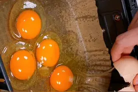 用空气炸锅做早餐，又快又方便。 #内容启发搜索 #快手早餐 #鸡蛋饼 #鸡蛋灌饼 #美食vlog