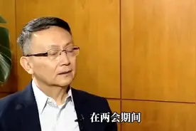 两会期间北大教授贾庆国提议:优先让外国留学生就业，国内学生？视频封面