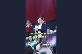 #杨幂父亲感谢于谦 作为警察的#杨幂 父亲现身#电影没有一顿火锅解决不了的事 为女儿助力～视频封面