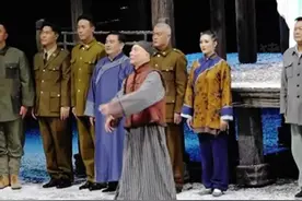 电影《戏台》官宣，这阵容谁看了不说一声绝啊！#陈佩斯黄渤新片《戏台》官宣 #电影戏台视频封面