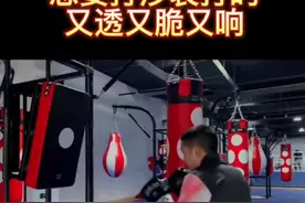 想要勾摆拳快准狠，打沙袋透劲足，必须提高手腕，肘，臂的硬度来和我学习几个世界拳王都在练的狠招#拳击🥊 #格斗 #格斗健身 #拳击教学 #拳击视频封面