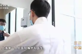 我是王兴，一个一手刀一手笔但懂你的胸外科医生 作为医生，我想把医生的情绪、选择的出发点，翻译出来给大家，增进医患间的沟通和理解#胸外科  #肺癌  #癌症  #医生日常 #医生科普视频封面