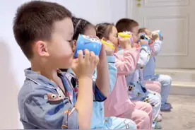 带6个孩子真的太轻松了！#爸爸带娃 #萌娃 #记录真实生活视频封面