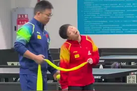 训练中的孙颖莎真的太可爱了，螃蟹舞升级版把王曼昱都逗笑了。