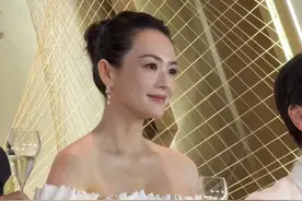 顶级骨相美人的怼脸拍！ 章子怡今日上海CPB活动生图视频  部分视频©️网络& loveisan  #美到发光 #优雅知性 #魅力女人 #章子怡视频封面