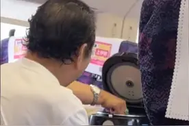 乘客自带电饭煲在高铁上开饭  #你怎么看 #万万没想到 #社会新闻视频封面