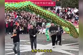 盘点网红青蛙人的超燃瞬间，穿上了这身青蛙服