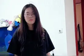 小十二岁弟弟就爱粘着姐姐 姐姐想出个门太难了#记录真实生活 #亲子互动 #有爱的一幕视频封面