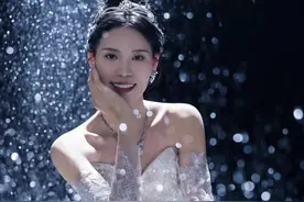 我们结婚11周年的纪念照出来了，大家看看怎么样，是不是和11年前大不一样了！今天有你们的祝福，这个平凡的日子也被附上特殊的意义，有你们真的很幸福！#结婚纪念日 #始于初见止于终老视频封面