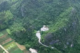 广西来宾市高椅山，何氏始祖凤岐公陵墓！位于兴宾区寺山镇乌慢村附近。#无人机航拍 #何氏家族#凤岐公视频封面