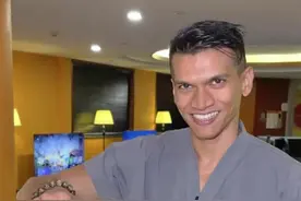 当沙特老外第一次体验东莞特色！直接被这性价比惊呆了！#外国人在中国 #东莞特色 #拔火罐#震惊老外#内容过于真实视频封面