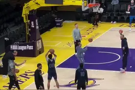 浓眉交易到独行侠后首次回到湖人#浓眉#詹姆斯视频封面